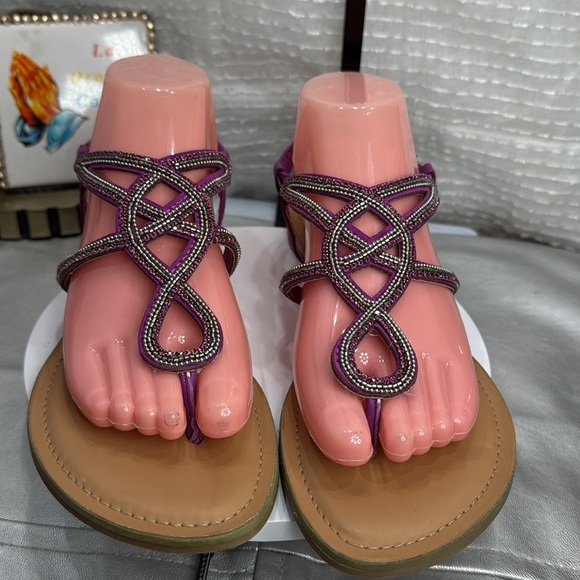 (S1) Fergalicious flat sandal with sapphire details, size 8.5 - Picture 4 of 9